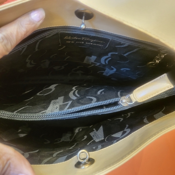 Preloved Salvatore Ferragamo Double Gancini Shoulder Bag. (RARE) Sold-AS-IS - Picture 14 of 17